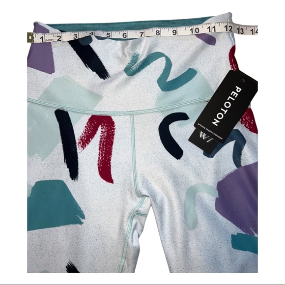 Peloton WITH Bowie Capri Leggings - Medium - Picture 4 of 7